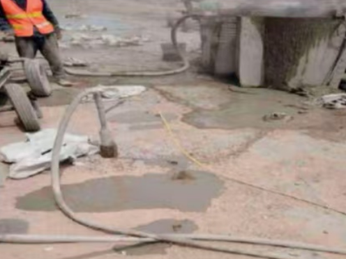 尖扎水泥混凝土路面板底注浆技术 路面脱空注浆整治方案