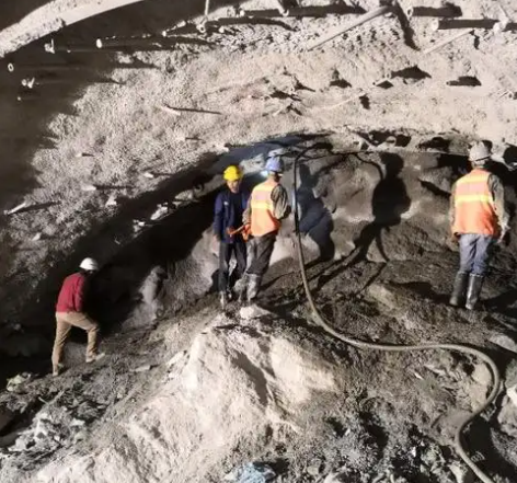 尖扎拱顶带模注浆料的施工流程及注意事项